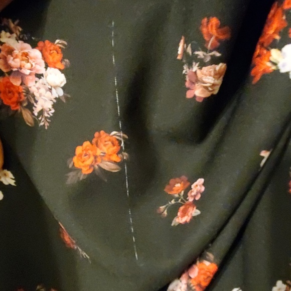 GB FLORAL AND BLACK SKIRT AND RUFFLE - Picture 2 of 4